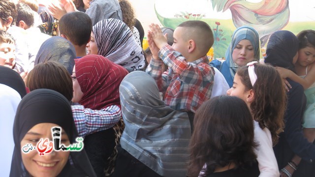 كفرقاسم – فيديو: بساتين الامل, السلام , والمحبة تحتفل بعيد الام على انغام عمو انس وجوقته ..